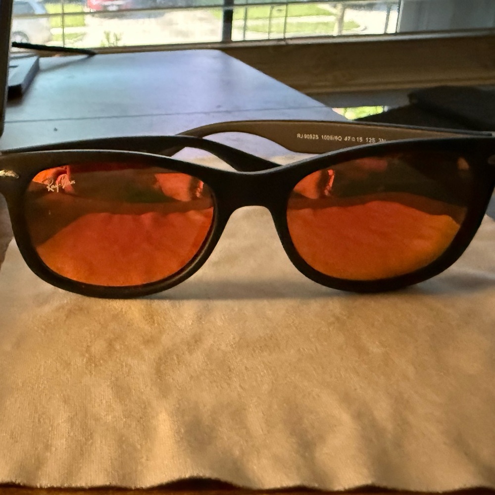Ray-Ban Sunglasses with Black Frame and Red Lenses kids